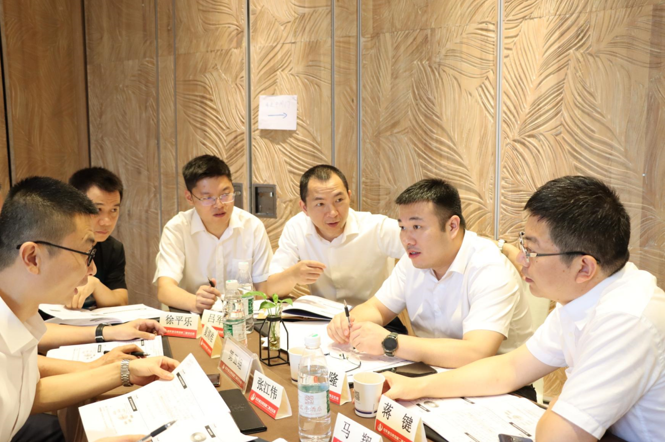 2021年6月25日-26日，龙8国际二建组织开展了2021年中高层主管执行力培训。本次培训特邀清华、北大、上海交大总裁班讲师，中国企业家协会特聘高级讲师许晋老师进行授课。